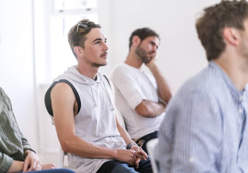 mężczyźni na warsztacie psychologicznym